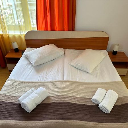 Restaurant Motel Dolorean ساتْشيلي المظهر الخارجي الصورة