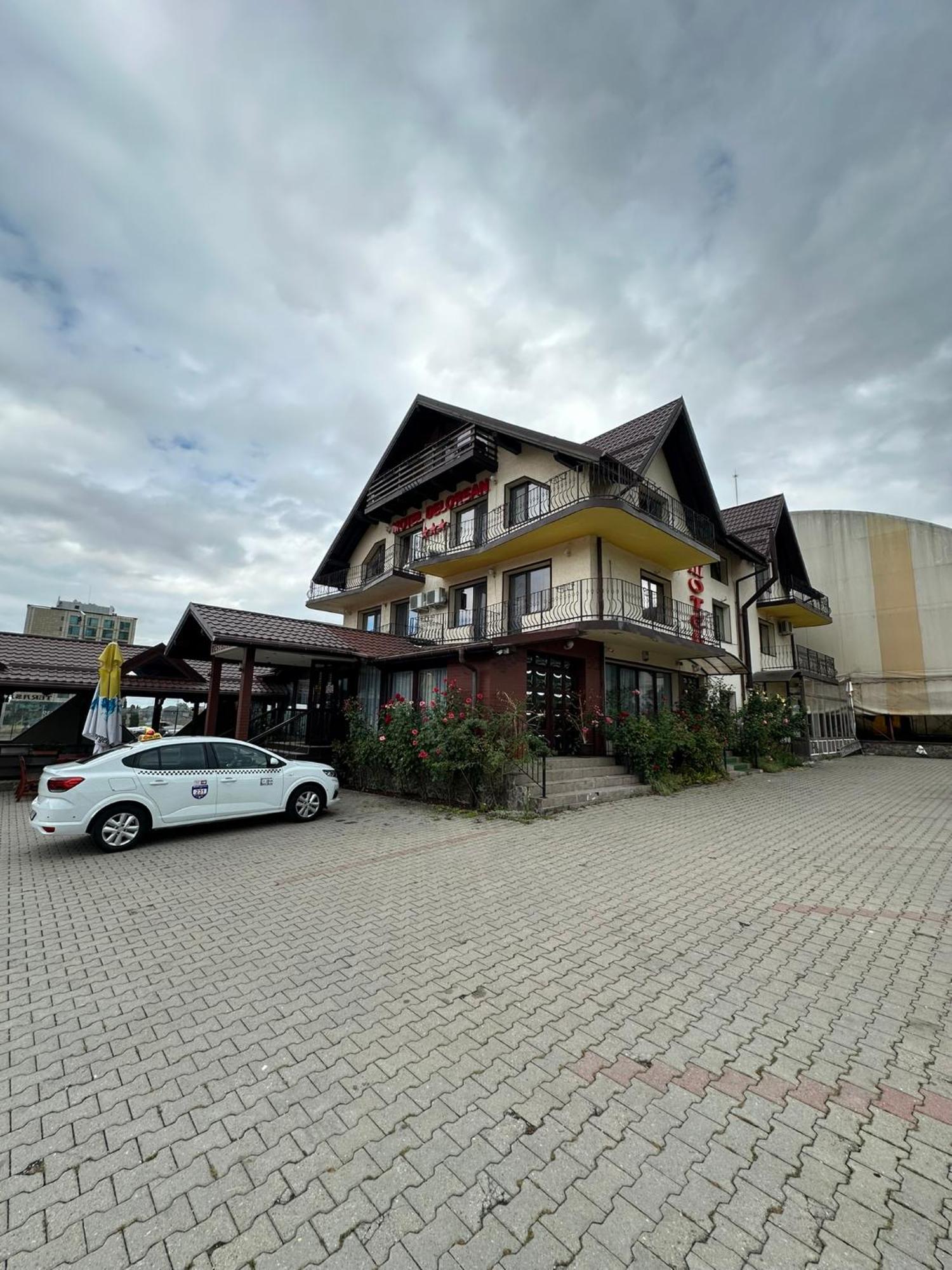Restaurant Motel Dolorean ساتْشيلي المظهر الخارجي الصورة