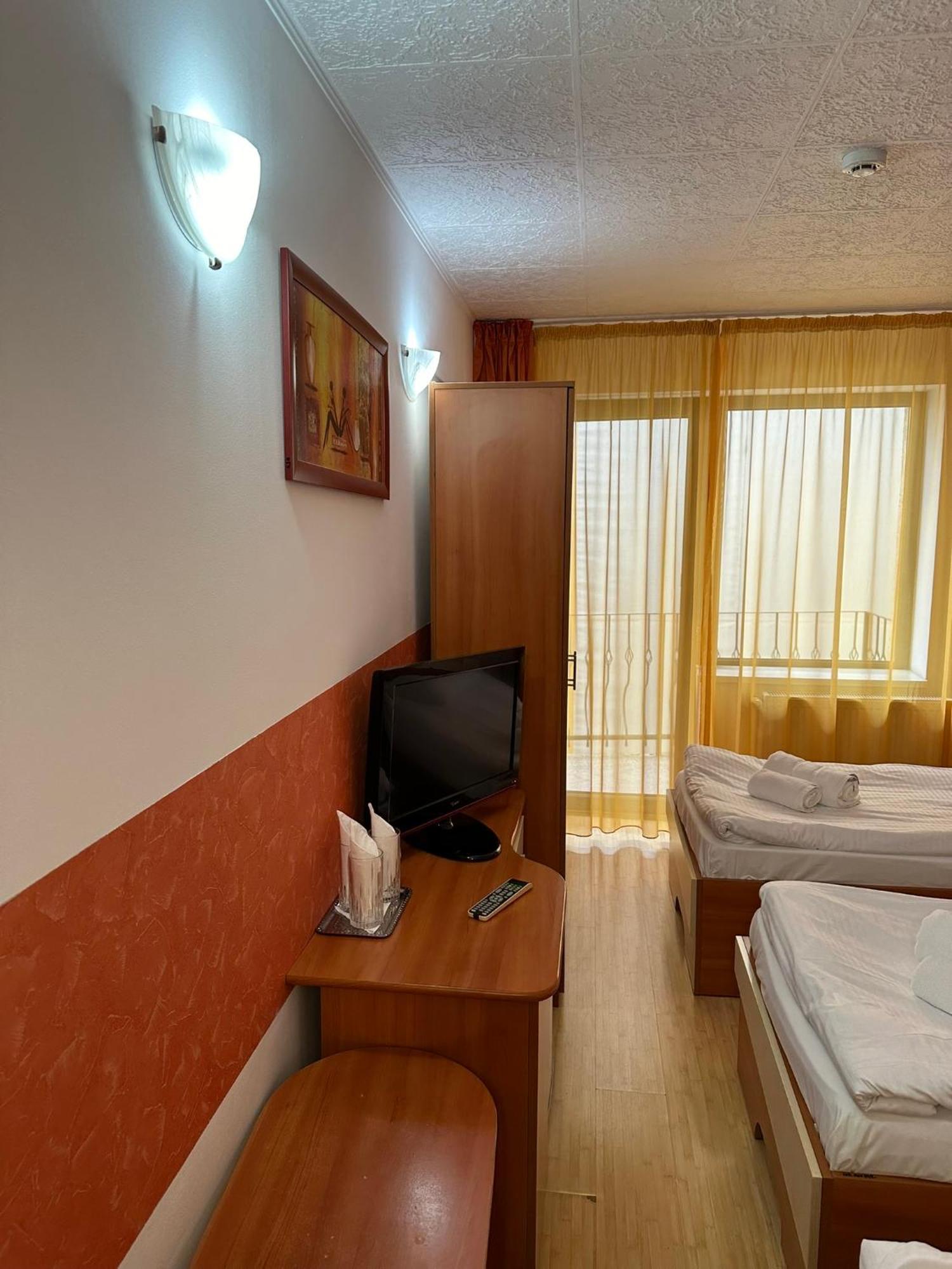 Restaurant Motel Dolorean ساتْشيلي المظهر الخارجي الصورة