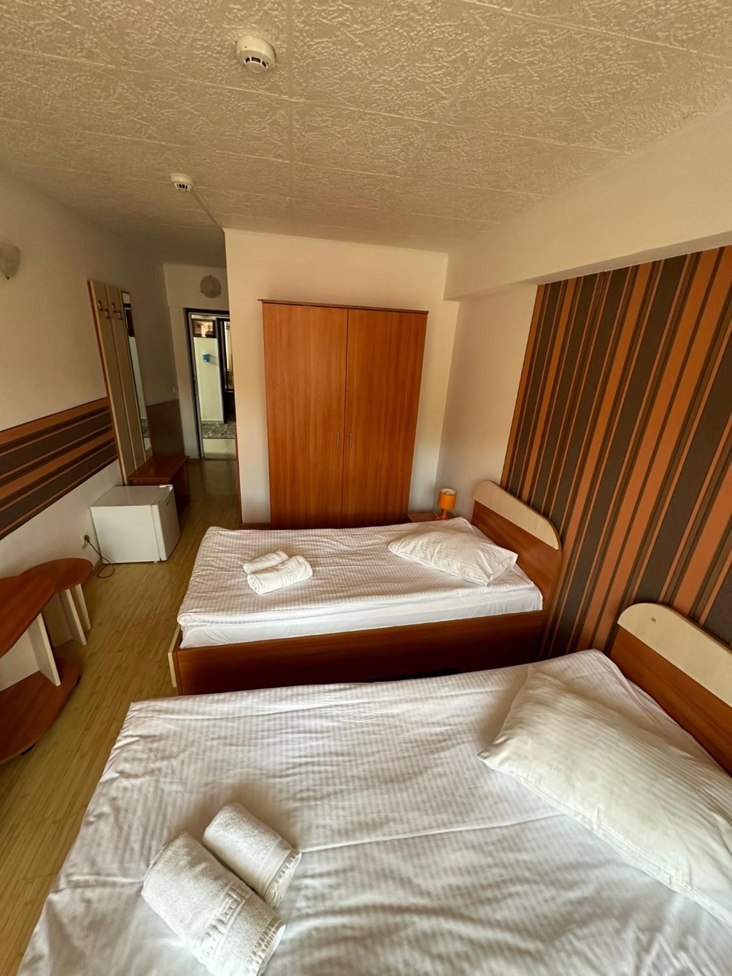 Restaurant Motel Dolorean ساتْشيلي المظهر الخارجي الصورة